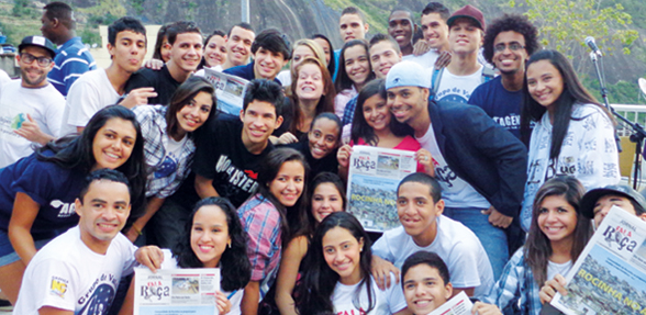 Fala Roça Festa nordestina no lançamento do jornal Fala Roça, o primeiro periódico impresso sobre a cultura do nordeste na Rocinha